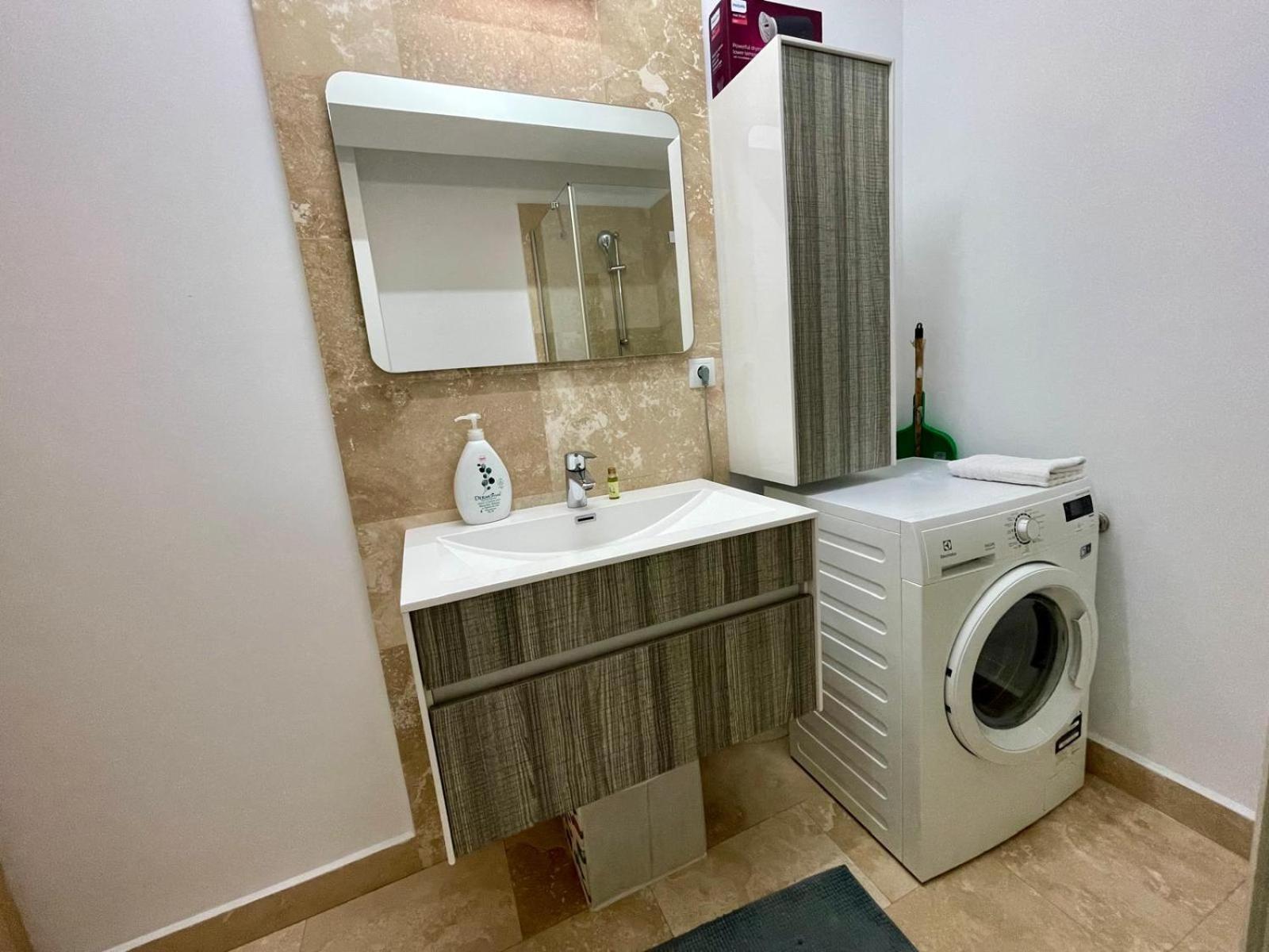 Yamaluxe Apartments - Between The Lakes - Close To Iulius Mall Cluj-Napoca Buitenkant foto